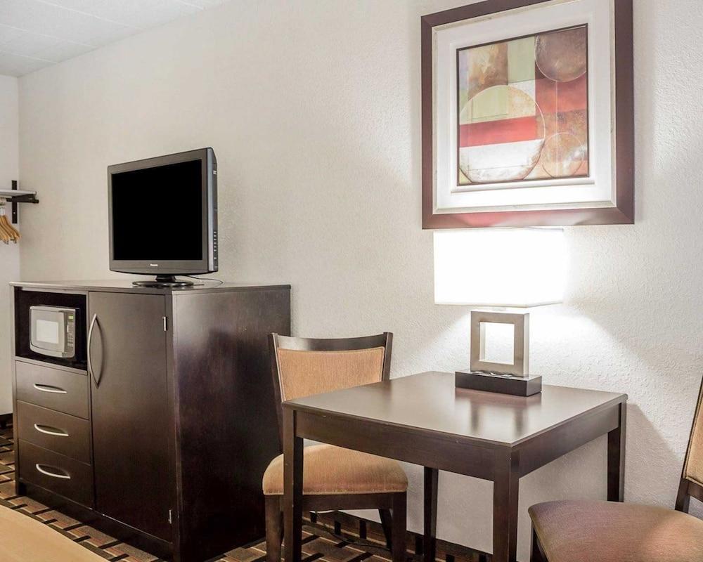 Baymont By Wyndham Scranton Hotel