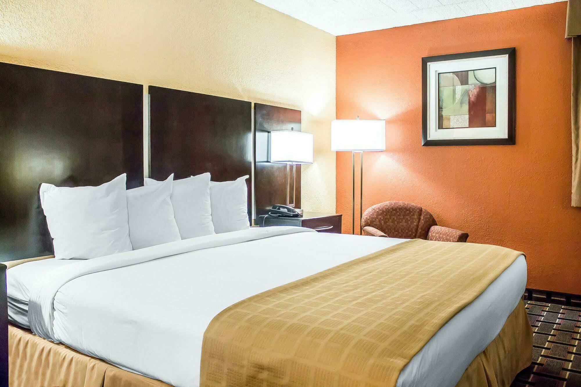Baymont By Wyndham Scranton Hotel
