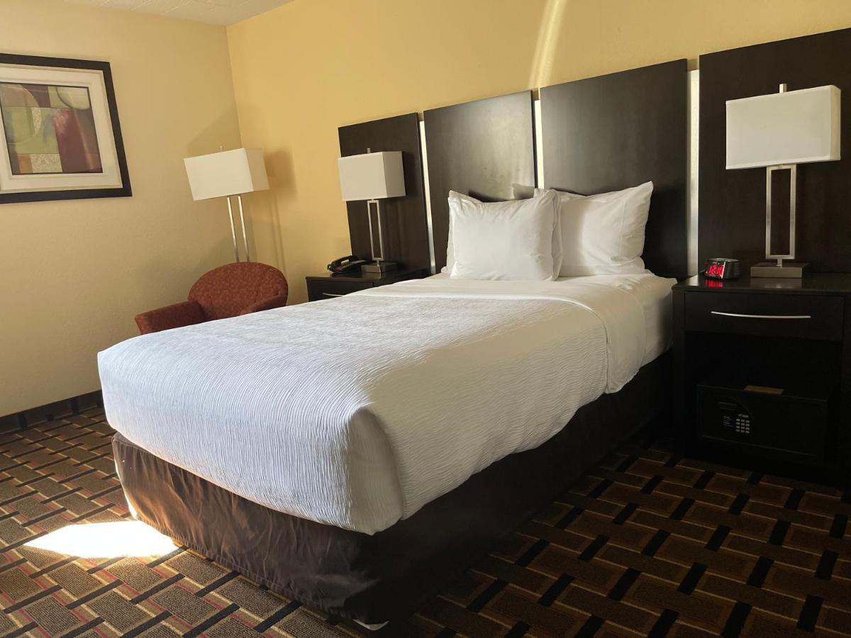 Hotel Baymont By Wyndham Scranton 2*